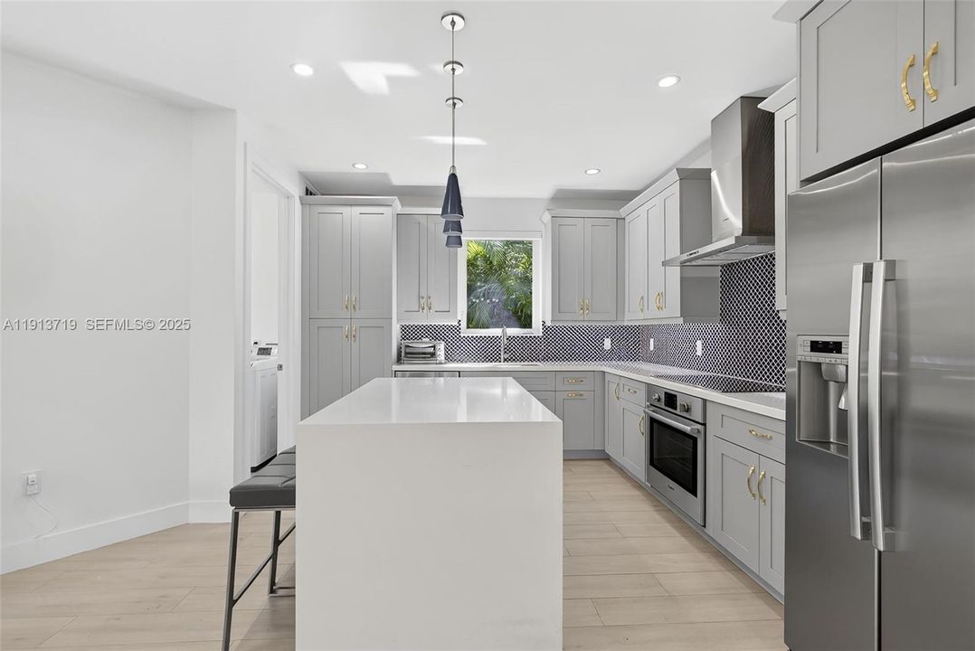 For Sale: $1,650,000 (3 beds, 2 baths, 1718 Square Feet)