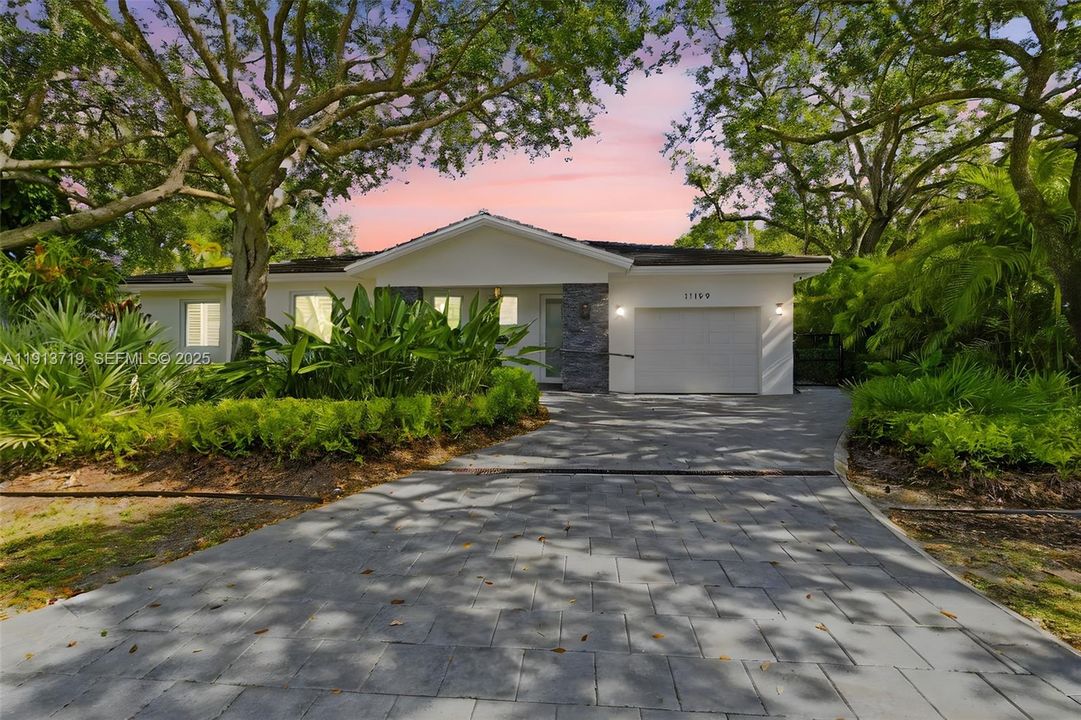 For Sale: $1,650,000 (3 beds, 2 baths, 1718 Square Feet)