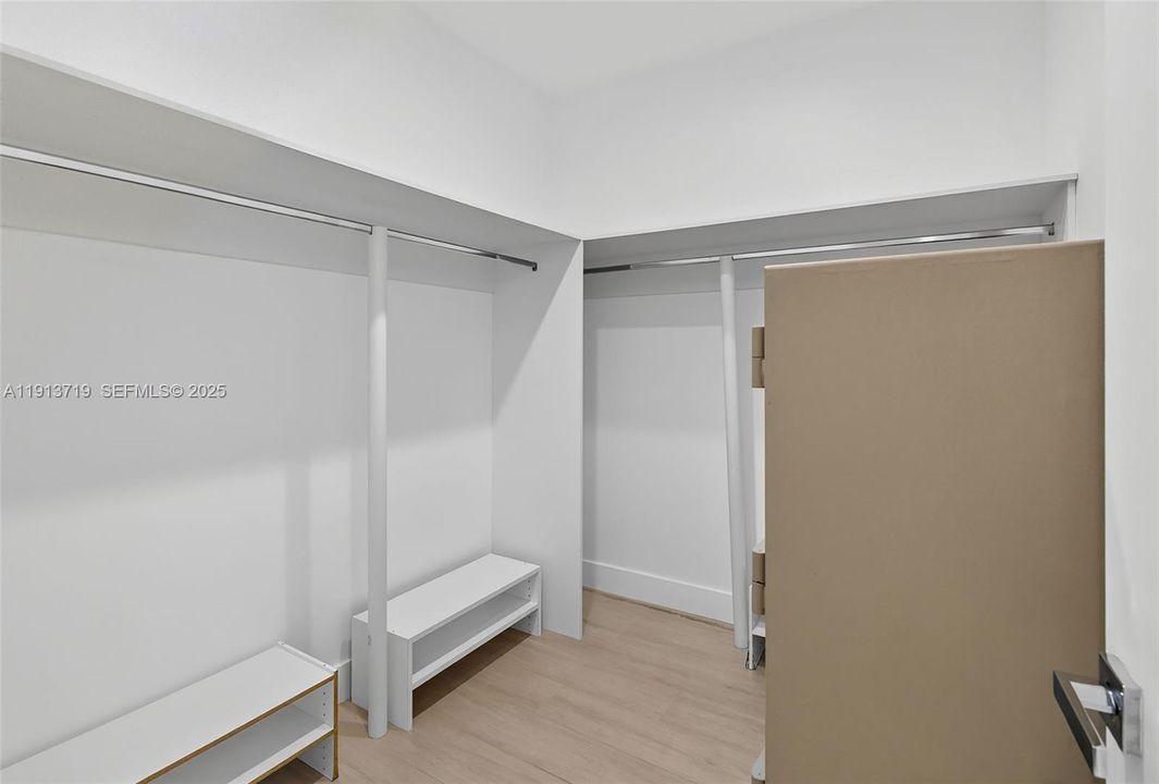 For Sale: $1,650,000 (3 beds, 2 baths, 1718 Square Feet)