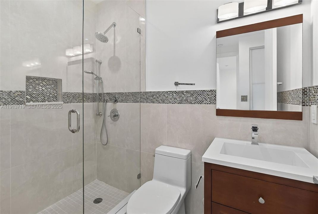 For Sale: $1,650,000 (3 beds, 2 baths, 1718 Square Feet)