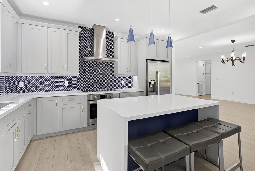 For Sale: $1,650,000 (3 beds, 2 baths, 1718 Square Feet)