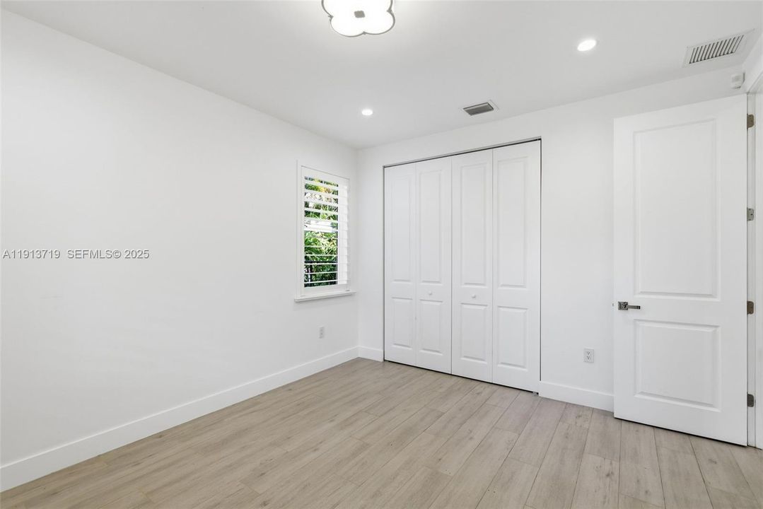 For Sale: $1,650,000 (3 beds, 2 baths, 1718 Square Feet)