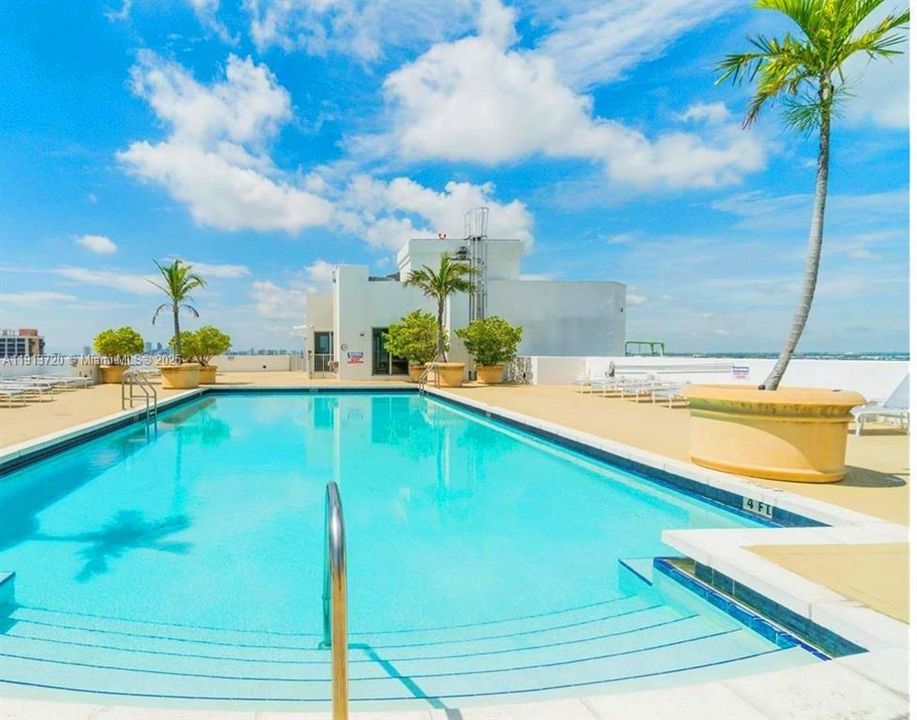 For Rent: $2,000 (1 beds, 1 baths, 690 Square Feet)