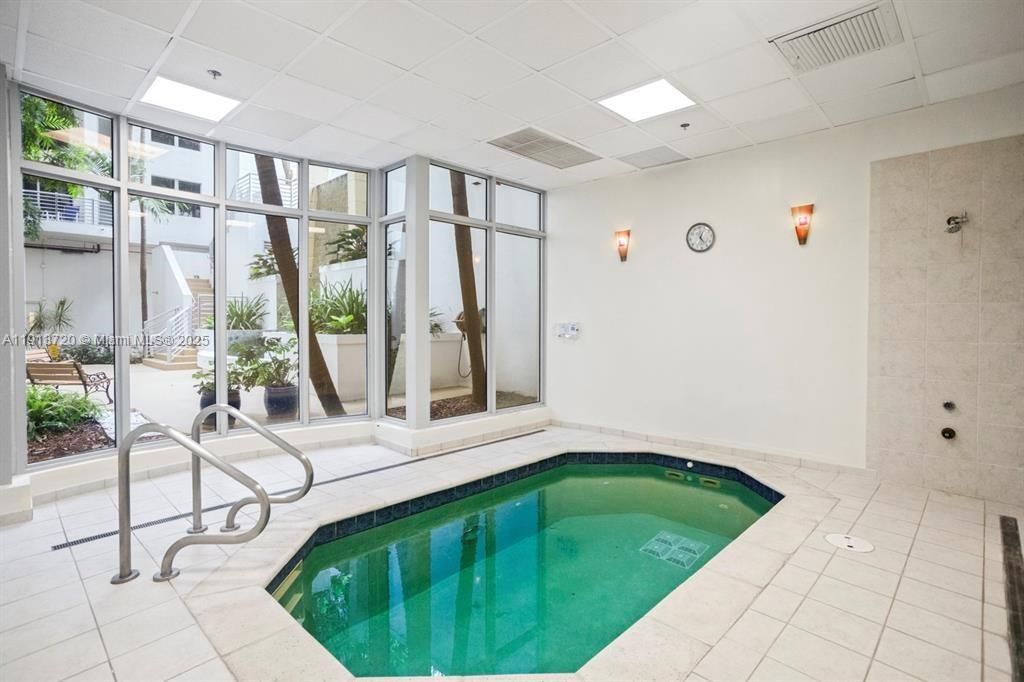 For Rent: $2,000 (1 beds, 1 baths, 690 Square Feet)