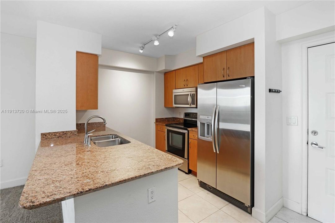 For Rent: $2,000 (1 beds, 1 baths, 690 Square Feet)