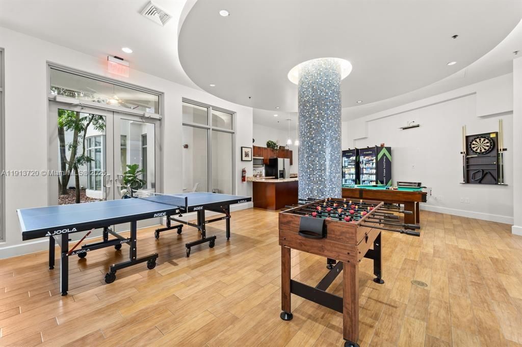 For Rent: $2,000 (1 beds, 1 baths, 690 Square Feet)