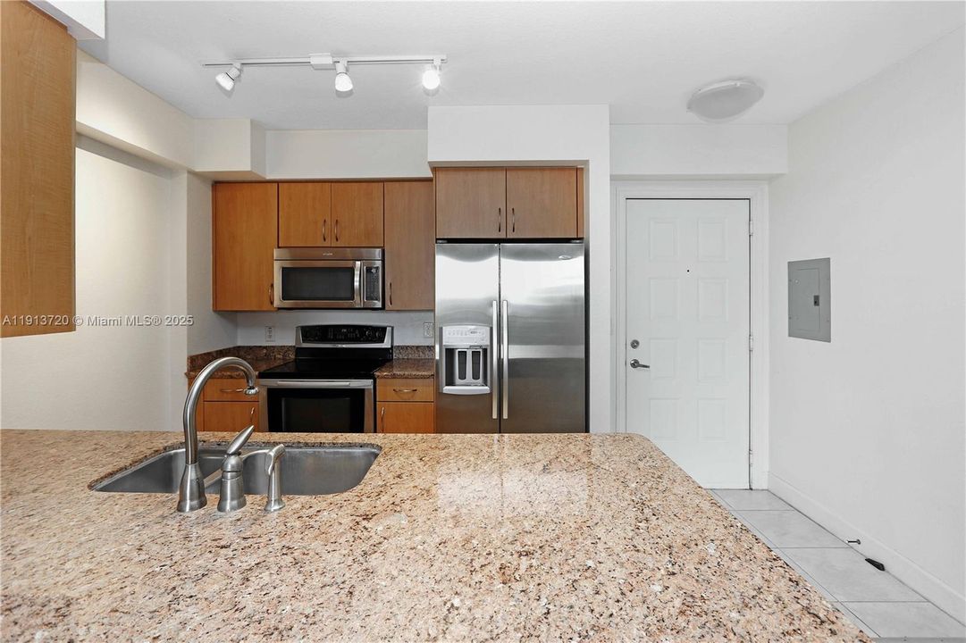 For Rent: $2,000 (1 beds, 1 baths, 690 Square Feet)