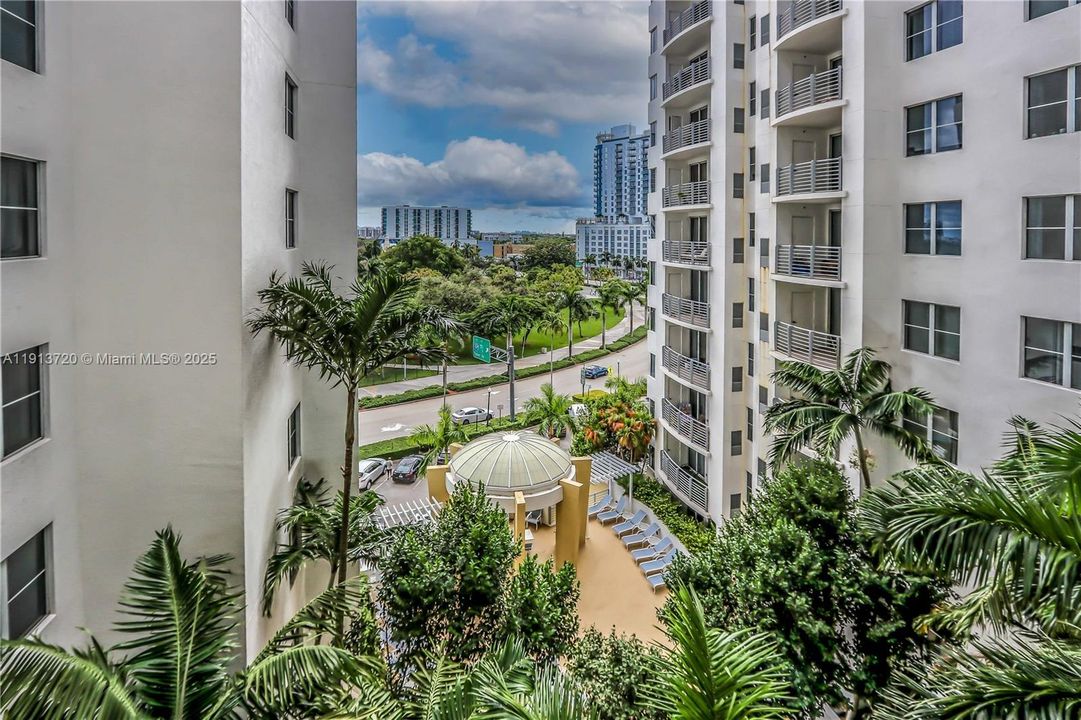 For Rent: $2,000 (1 beds, 1 baths, 690 Square Feet)