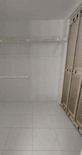 For Sale: $195,000 (1 beds, 1 baths, 778 Square Feet)