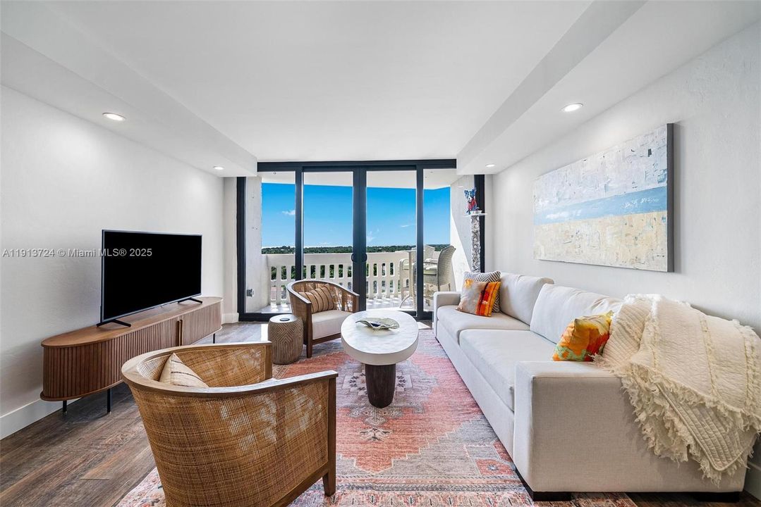 En Venta: $939,000 (2 camas, 2 baños, 1570 Pies cuadrados)