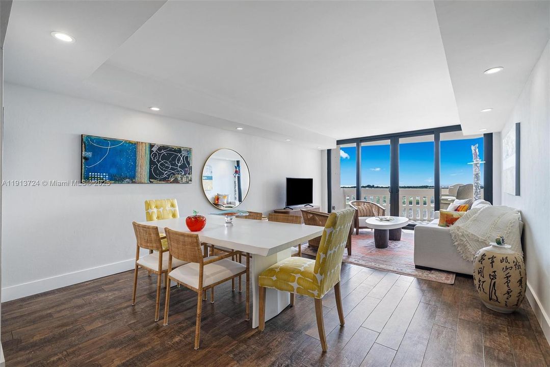 En Venta: $939,000 (2 camas, 2 baños, 1570 Pies cuadrados)