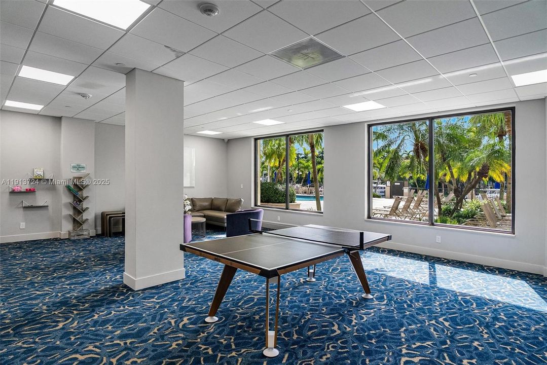 En Venta: $939,000 (2 camas, 2 baños, 1570 Pies cuadrados)