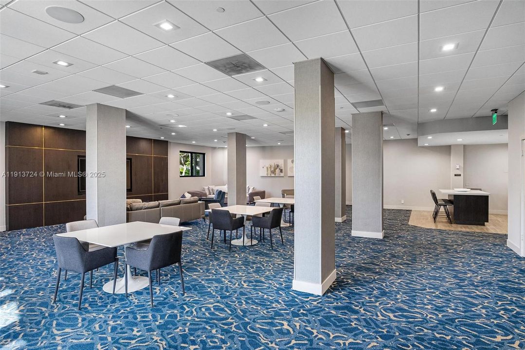 En Venta: $939,000 (2 camas, 2 baños, 1570 Pies cuadrados)