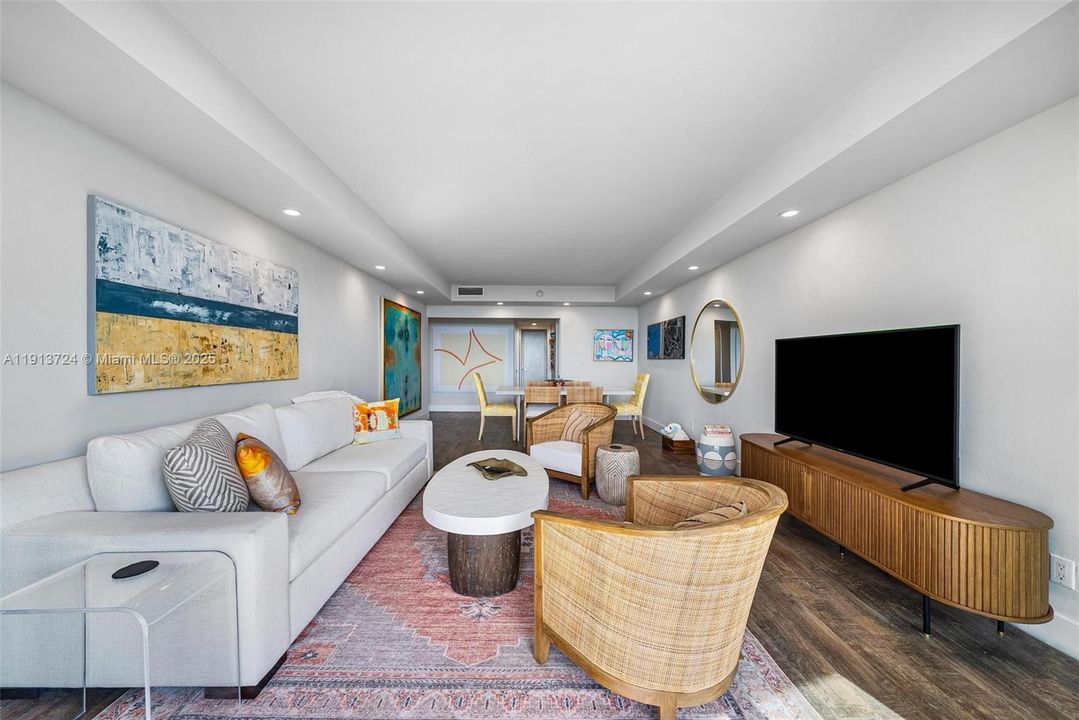 En Venta: $939,000 (2 camas, 2 baños, 1570 Pies cuadrados)