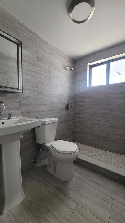 Recently Rented: $2,450 (2 beds, 2 baths, 900 Square Feet)