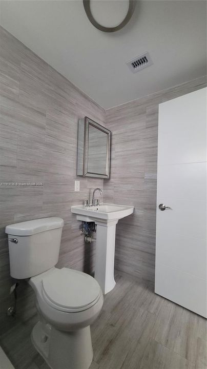 Recently Rented: $2,450 (2 beds, 2 baths, 900 Square Feet)