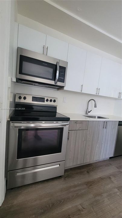 Recently Rented: $2,450 (2 beds, 2 baths, 900 Square Feet)