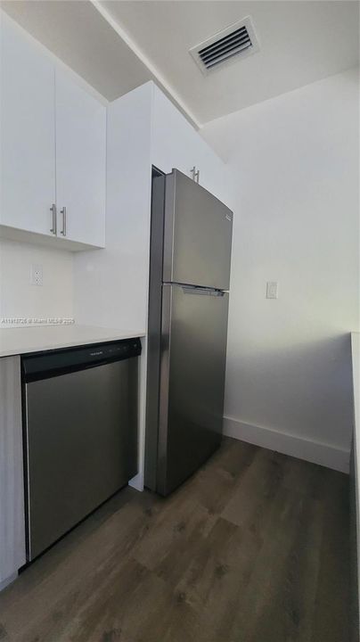 Recently Rented: $2,450 (2 beds, 2 baths, 900 Square Feet)