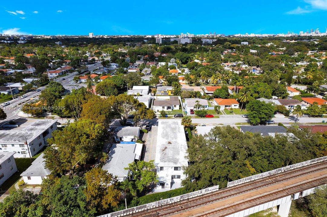 Recently Rented: $2,450 (2 beds, 2 baths, 900 Square Feet)