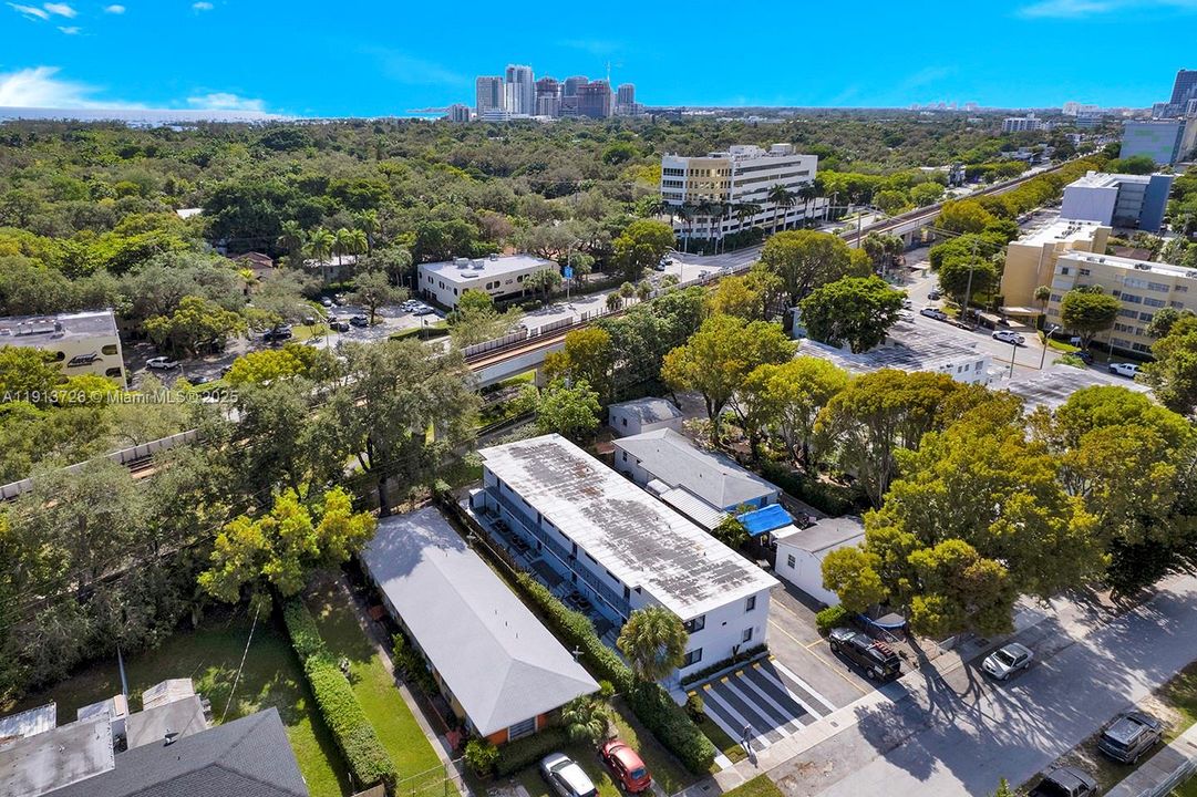 Recently Rented: $2,450 (2 beds, 2 baths, 900 Square Feet)