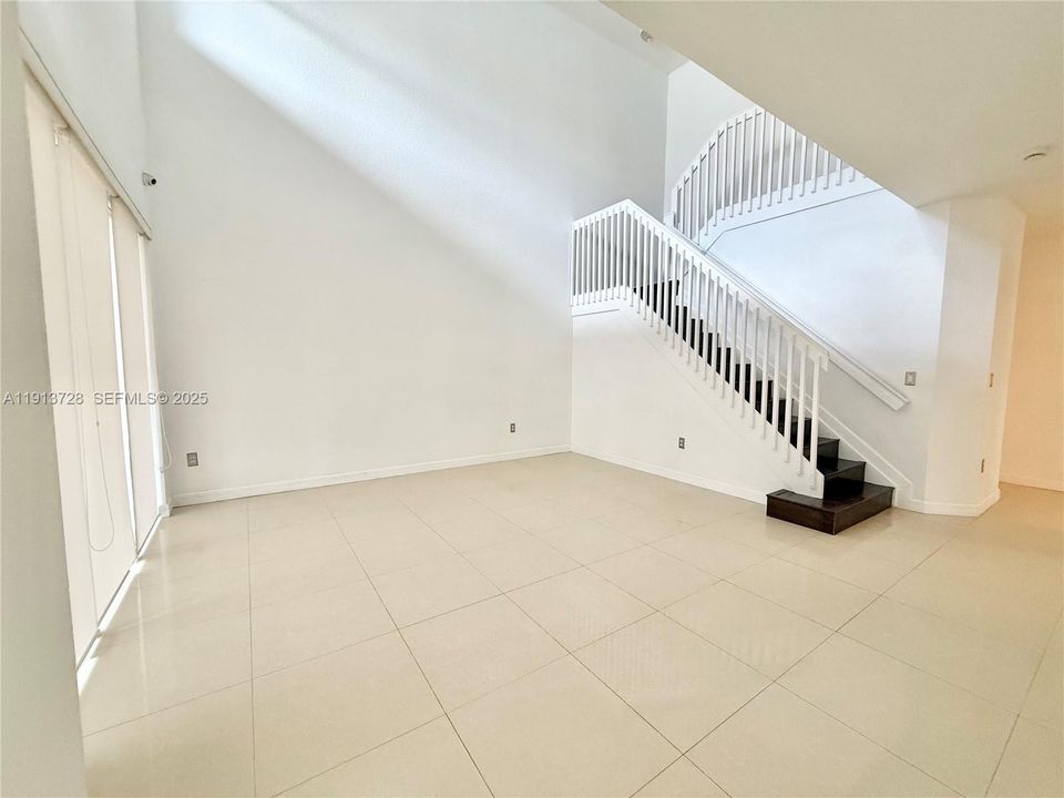 出租: $4,000 (3 贝兹, 2 浴室, 2014 平方英尺)