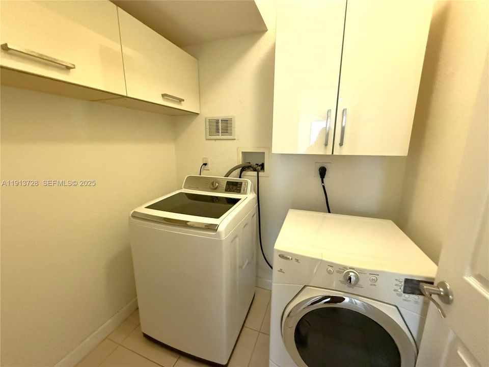 出租: $4,000 (3 贝兹, 2 浴室, 2014 平方英尺)