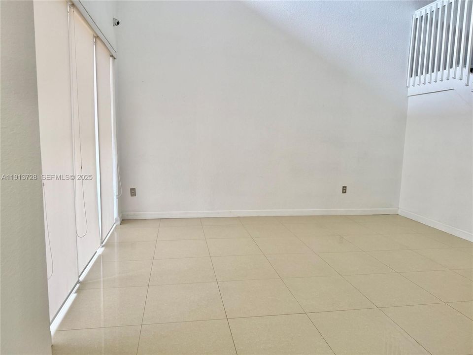 出租: $4,000 (3 贝兹, 2 浴室, 2014 平方英尺)