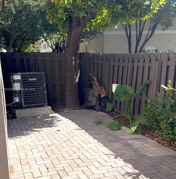 Fence is being replaced for new one.