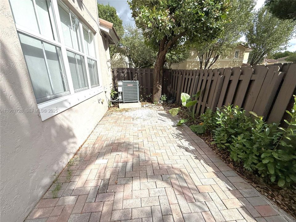 Fence is being replaced for new one.