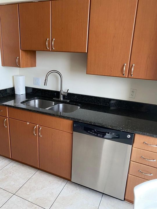 For Rent: $3,200 (2 beds, 2 baths, 1241 Square Feet)