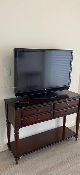 For Rent: $3,200 (2 beds, 2 baths, 1241 Square Feet)