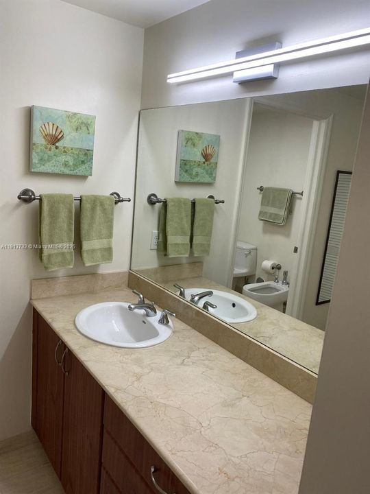 For Rent: $3,200 (2 beds, 2 baths, 1241 Square Feet)