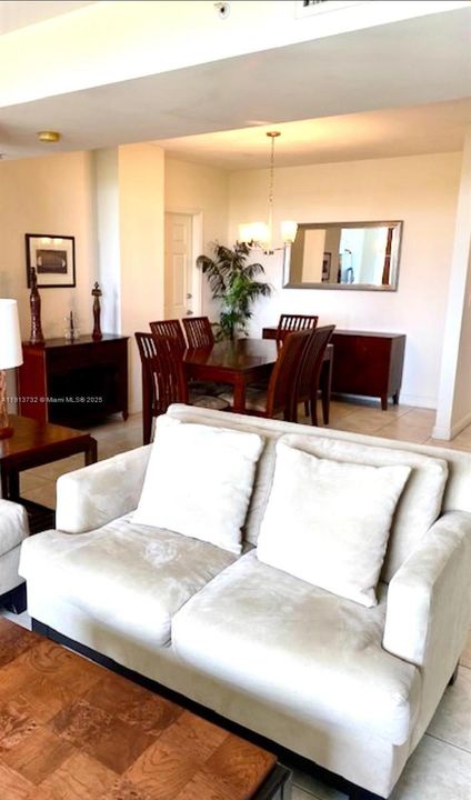 For Rent: $3,200 (2 beds, 2 baths, 1241 Square Feet)