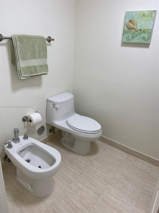 For Rent: $3,200 (2 beds, 2 baths, 1241 Square Feet)