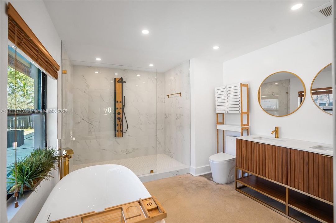 Под контрактом: $720,000 (3 спален, 2 ванн, 1674 Квадратных фут)