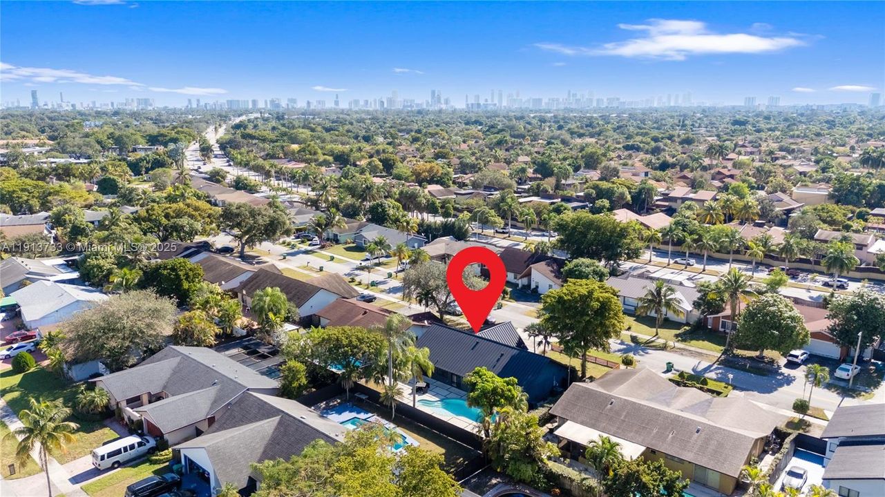 Под контрактом: $720,000 (3 спален, 2 ванн, 1674 Квадратных фут)