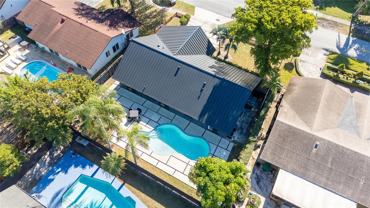 Под контрактом: $720,000 (3 спален, 2 ванн, 1674 Квадратных фут)