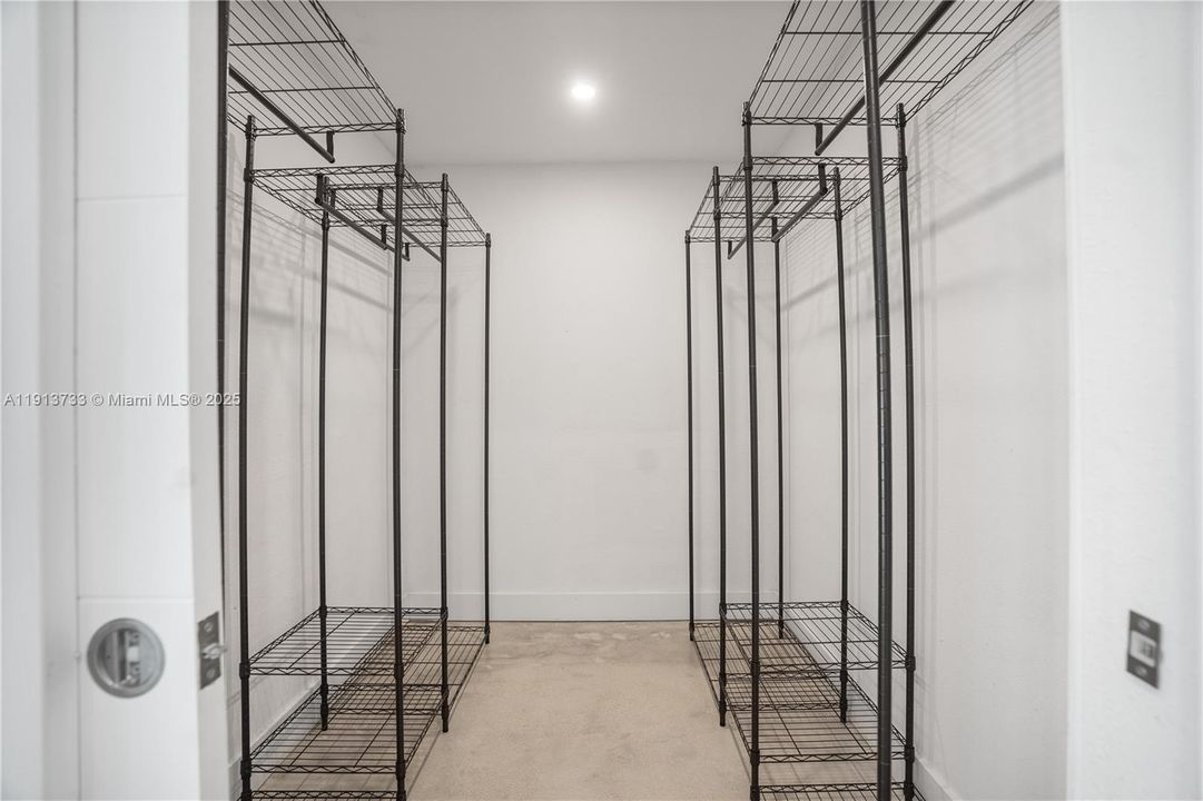 Под контрактом: $720,000 (3 спален, 2 ванн, 1674 Квадратных фут)