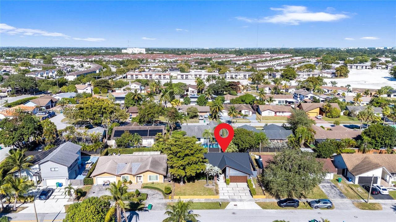 Под контрактом: $720,000 (3 спален, 2 ванн, 1674 Квадратных фут)