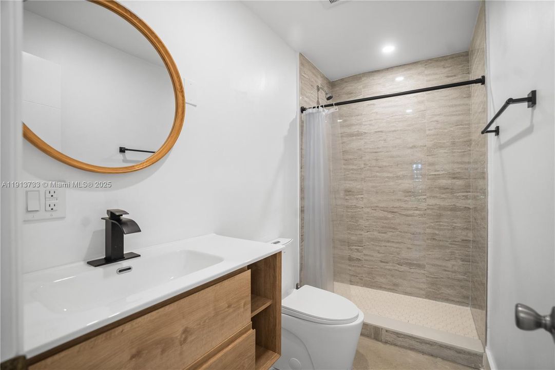 Под контрактом: $720,000 (3 спален, 2 ванн, 1674 Квадратных фут)