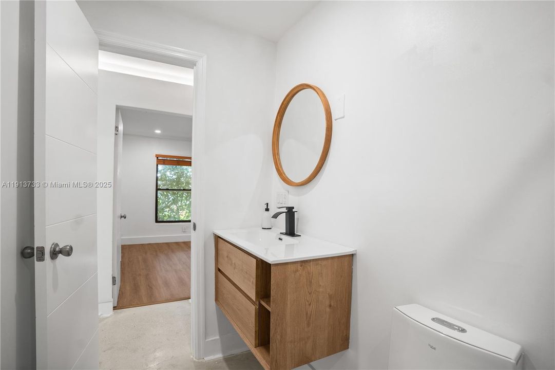 Под контрактом: $720,000 (3 спален, 2 ванн, 1674 Квадратных фут)