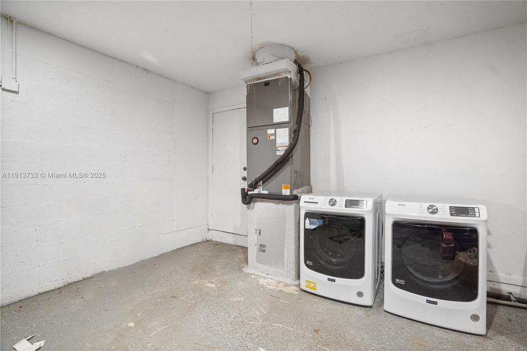 Под контрактом: $720,000 (3 спален, 2 ванн, 1674 Квадратных фут)