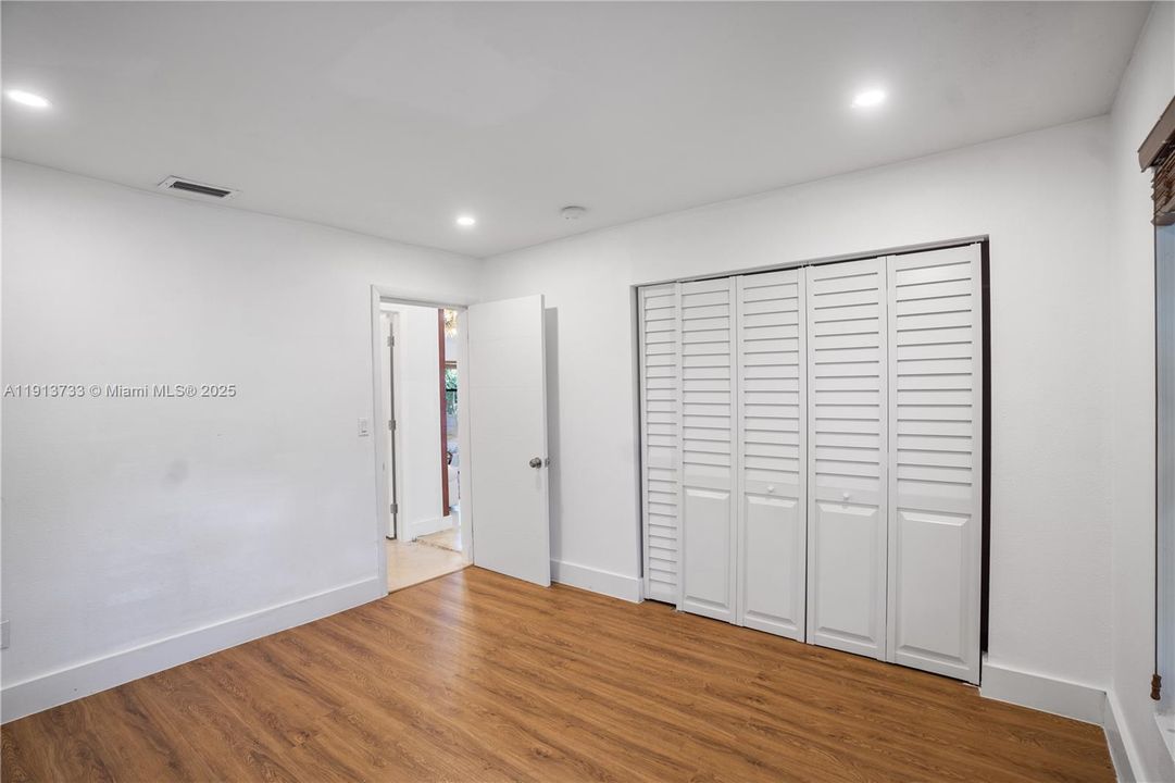 Под контрактом: $720,000 (3 спален, 2 ванн, 1674 Квадратных фут)