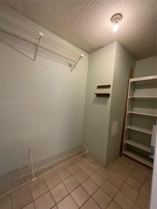 Active With Contract: $388,000 (2 beds, 2 baths, 990 Square Feet)