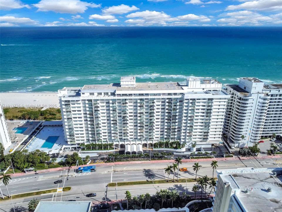 En Venta: $785,000 (1 camas, 2 baños, 930 Pies cuadrados)