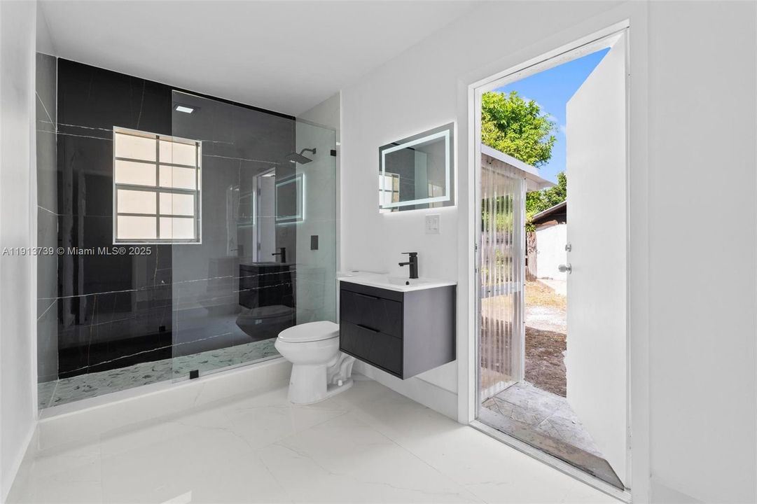 Active With Contract: $529,900 (5 beds, 3 baths, 1516 Square Feet)