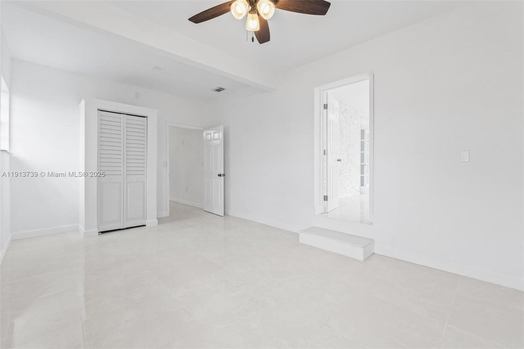 Active With Contract: $529,900 (5 beds, 3 baths, 1516 Square Feet)