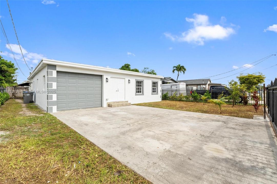 Active With Contract: $529,900 (5 beds, 3 baths, 1516 Square Feet)