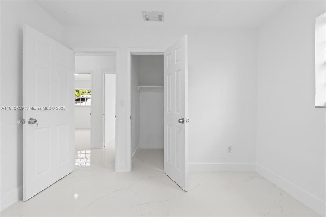 Active With Contract: $529,900 (5 beds, 3 baths, 1516 Square Feet)