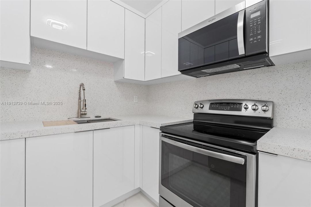 Active With Contract: $529,900 (5 beds, 3 baths, 1516 Square Feet)